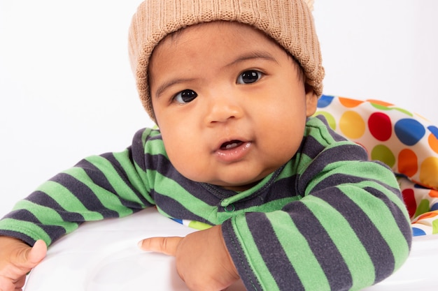 Mignon petit bébé asiatique