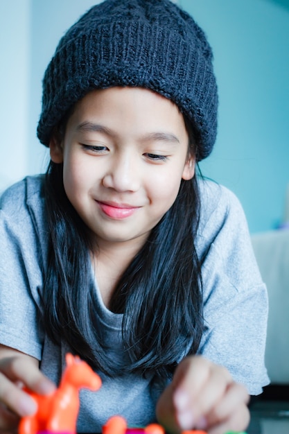 Mignonne petite fille, les Thaïlandais.