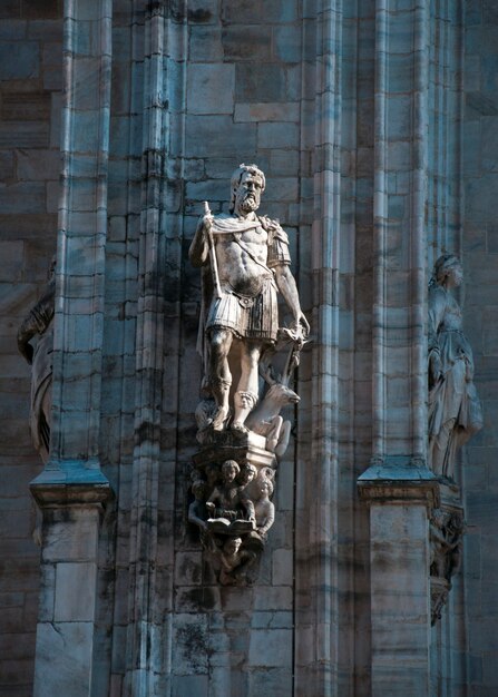 Milan ville Italie Cathédrale statue architecture détail