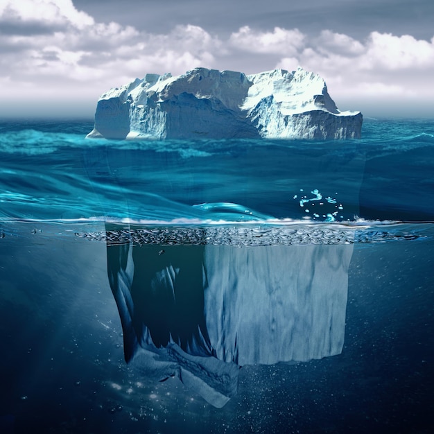Milieux marins d'iceberg avec l'océan du nord et le paysage sous-marin