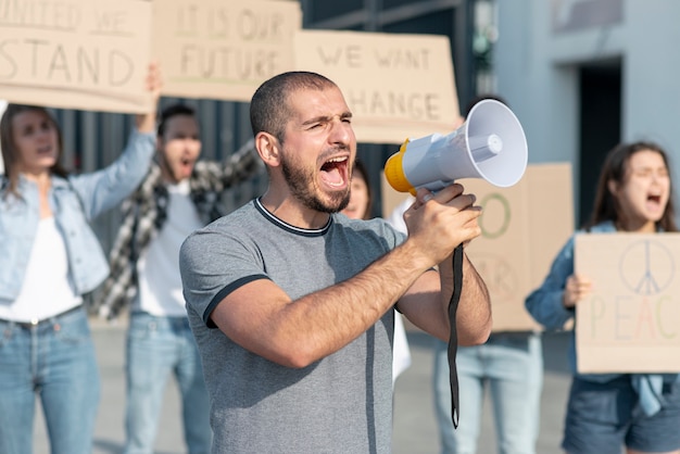 Photo des militants réunis pour une manifestation