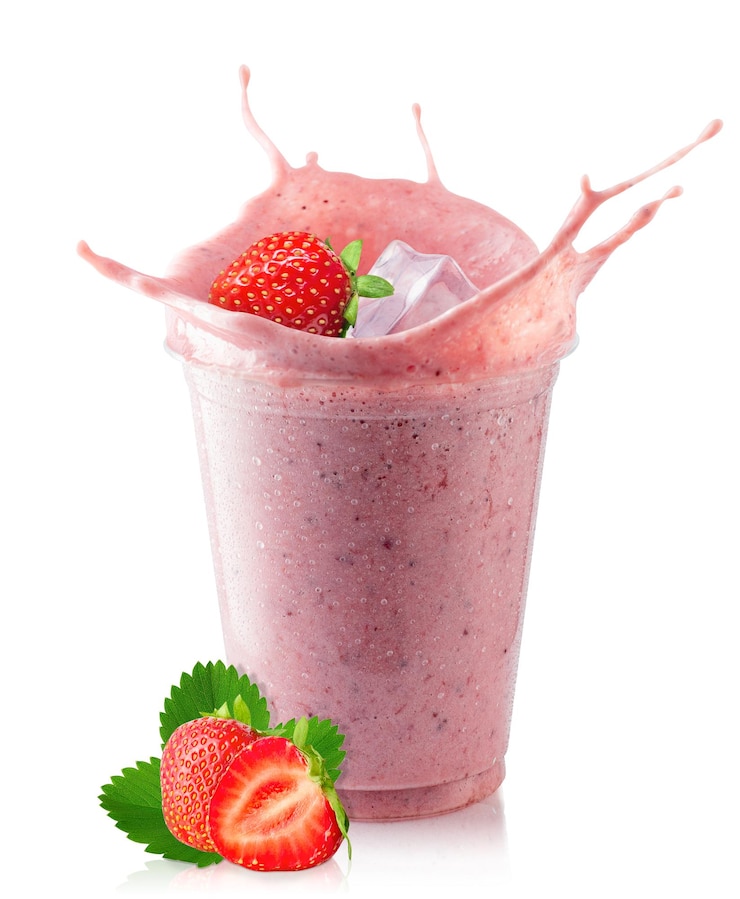 Photo un milk-shake à la fraise dans un verre
