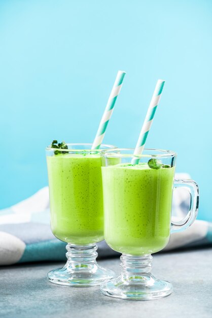 Milk-shake rafraîchissant au thé vert Matcha