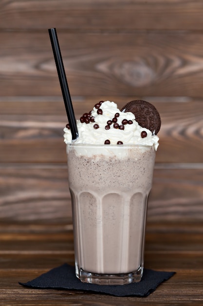 Milkshake au chocolat et biscuit