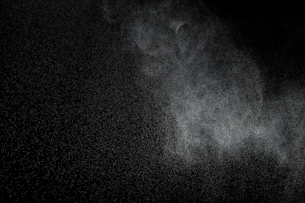 Millions de poussière d'étoile Photo image de chute de douche pluie neige fortes neiges tempête volant Gelé sur fond noir superposition isolée Pulvériser de la fumée de brouillard d'eau comme particule d'étoile sur le vent