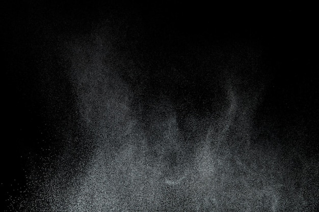 Millions de poussière d'étoile Photo image de chute de douche pluie neige fortes neiges tempête volant Gelé sur fond noir superposition isolée Pulvériser de la fumée de brouillard d'eau comme particule d'étoile sur le vent