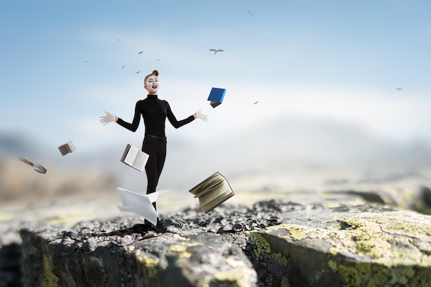 Mime féminin avec livre. Technique mixte