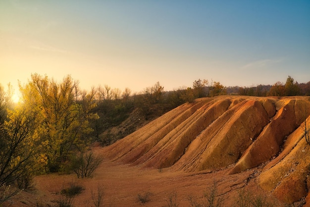 Mine de bauxite à ciel ouvert abandonnée