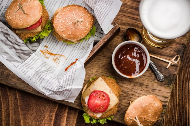 Mini burgers de bœuf servis au pub ou au bar