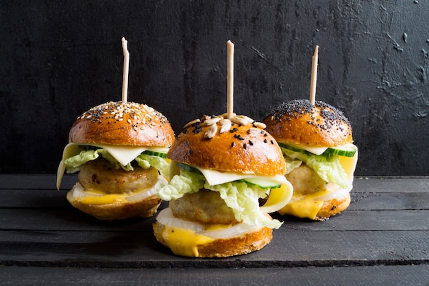 Mini burgers avec escalope de poulet.