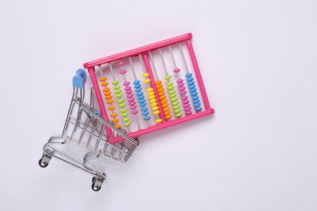 Mini caddie avec toy abacus sur fond blanc