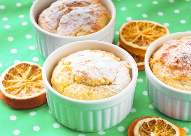 Mini Cakes De Noël à La Cannelle Et Aux Zestes D'orange