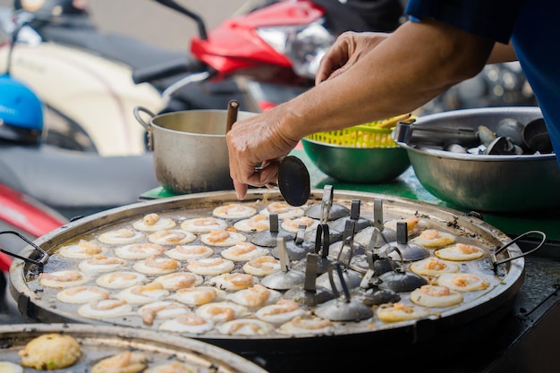 Mini-crêpes vietnamiennes grésillantes aux crevettes et oignons Cuisine vietnamienne Banh Khot