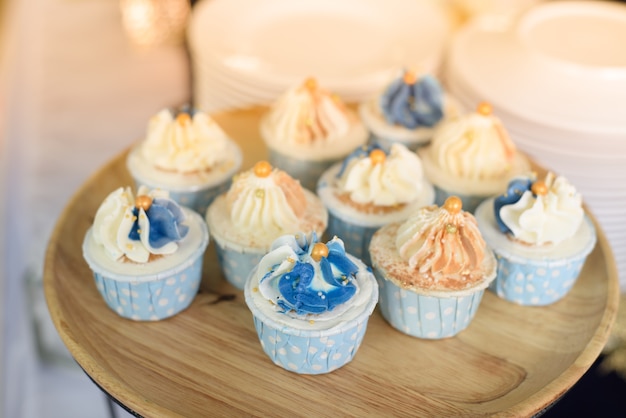 Mini cupcake sur la fête de mariage