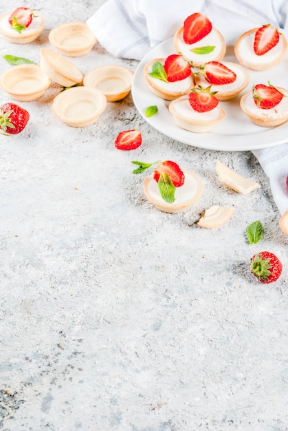 Mini gâteaux au fromage à la fraise