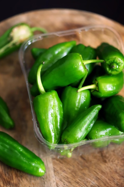 Mini piments jalapeno verts frais