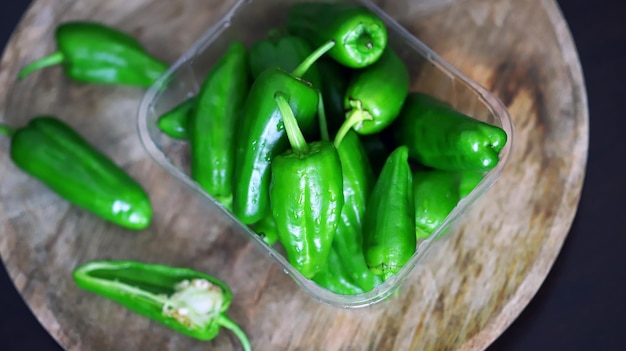 Mini piments jalapeno verts frais