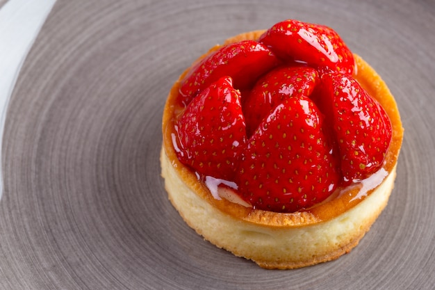 Mini tarte aux fraises close up