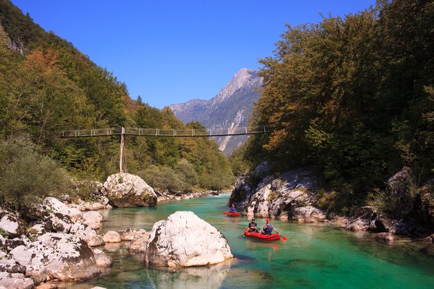 Minirafting en été sur la rivière Soca, Slovénie