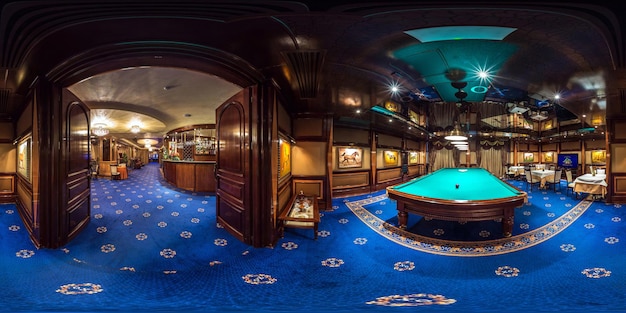 MINSK BÉLARUS 14 FÉVRIER 2015 À l'intérieur de l'intérieur du luxueux casino d'or élégant Salle de pilules de billard Shangrila Panorama complet à 360 degrés en projection sphérique équirectangulaire