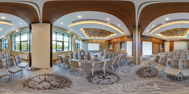 MINSK BÉLARUS 27 JUILLET 2017 Vue panoramique à 360 degrés à l'intérieur d'une salle de conférence vide moderne pour les réunions d'affaires panorama à 360 degrés sur 180 degrés en projection équirectangulaire contenu skybox VR