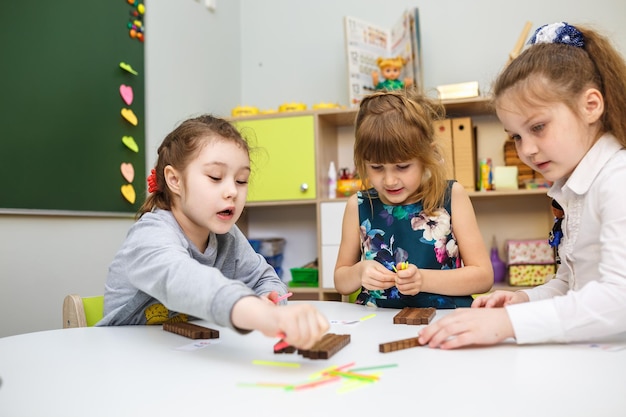 MINSK BÉLARUS JANVIER 2020 élèves en classe de développement des enfants