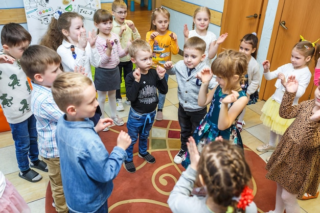 MINSK BÉLARUS JANVIER 2020 élèves en classe de développement des enfants