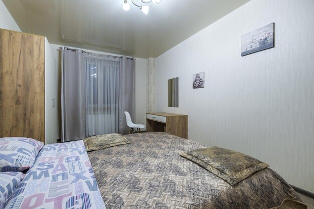 MINSK BÉLARUS MAI 2021 Intérieur de la chambre de luxe moderne dans des studios de style clair