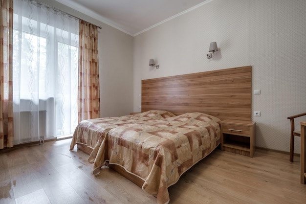 MINSK BÉLARUS MAI 2021 Intérieur de la chambre moderne de l'hôtel dans un style clair