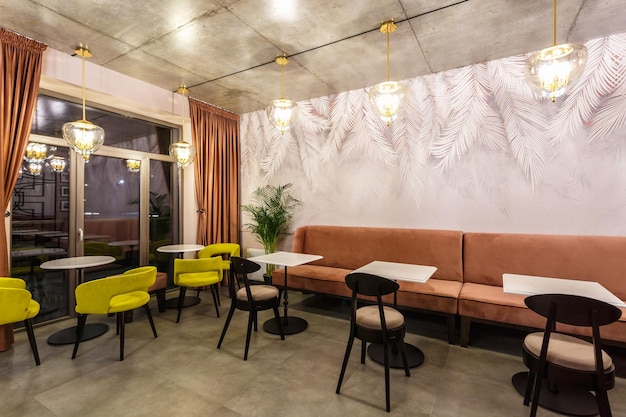 Minsk Biélorussie DÉCEMBRE 2018 à l'intérieur de l'intérieur dans un petit café pub moderne avec un style design loft