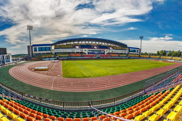 Minsk Biélorussie JUILLET 2018 panorama du complexe sportif central vide vue sur le stade de terrain de football en journée d'été