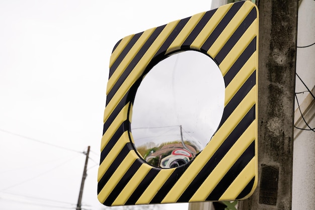 Miroir convexe de circulation routière pour la vue de la voiture dans le concept de sécurité routière