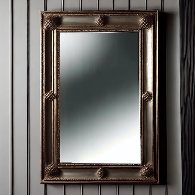miroir encadré décoratif accroché au mur
