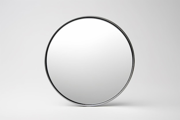 Un miroir rond noir avec un fond blanc.