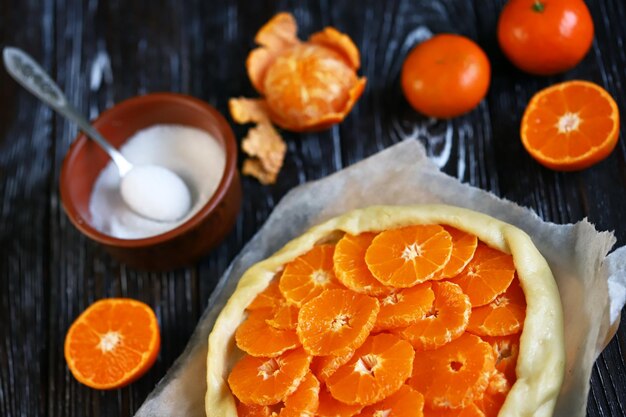 Mise au point sélective Galette mandarine avant la cuisson Galette aux agrumes de cuisson