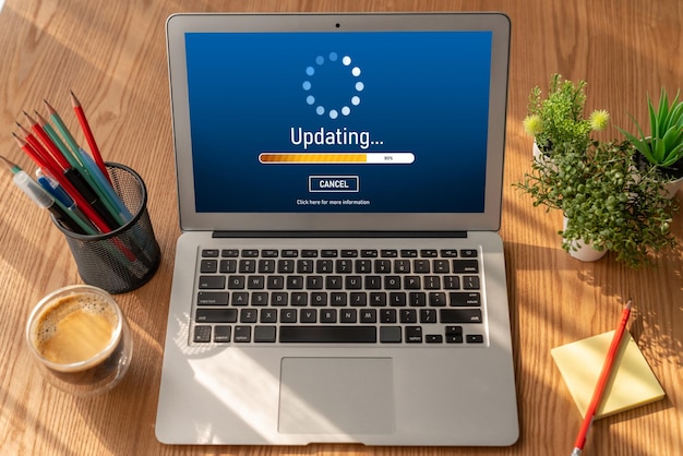 Photo mise à jour logicielle sur ordinateur pour la version moderne du logiciel de l'appareil