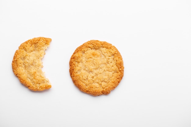 Mise à plat de biscuits à l'avoine isolés