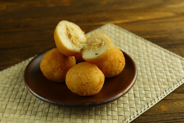 Misro Deep Fried Sundanese Food traditionnel à base de casava farci au sucre de palme