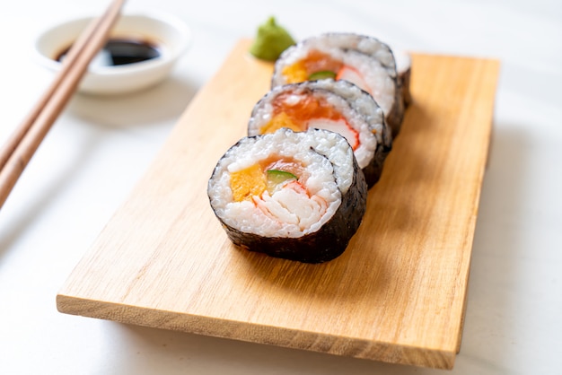 mix sushi roll maki