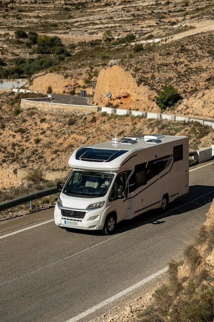 Mobil-home sur la route Alcala de Jucar Espagne