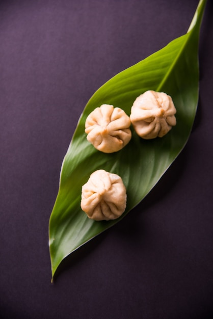 Modak est une boulette indienne sucrée offerte à Lord Ganapati lors du festival Ganesh Chaturthi. Nourriture indienne de festival