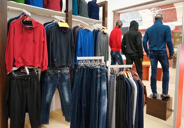 Mode masculine tendance en magasin