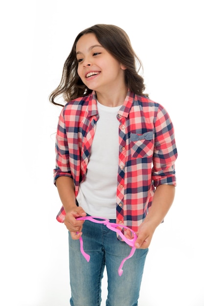 Mode de mode enfant pour enfant heureux enfant isolé sur blanc modèle de mode enfant mode enfant en chemise à carreaux