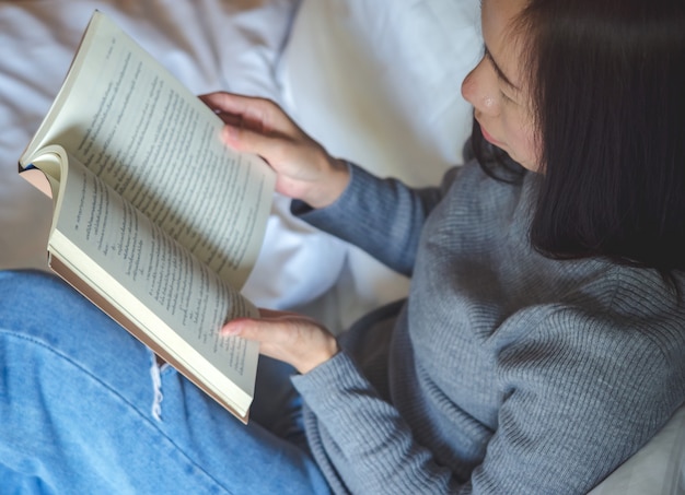 Mode de vie femme Asie dans la maison