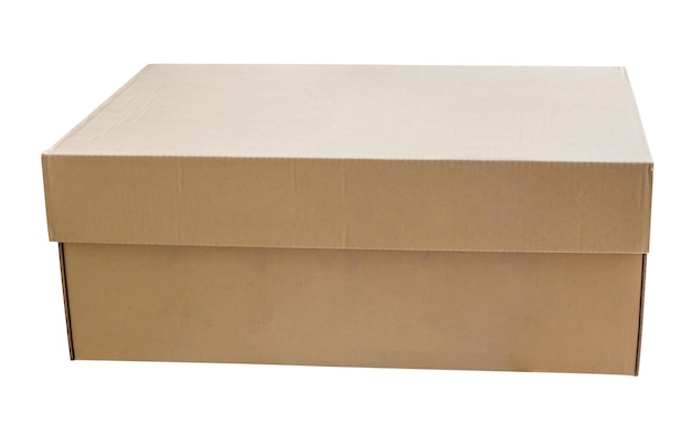 Modèle de boîte en carton brun isolée sur fond blanc