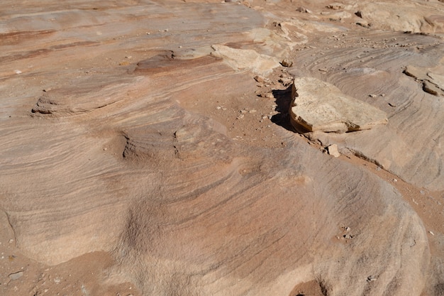 Modèle brun orange naturel des montagnes du Moyen-Orient, anciennes pierres texturées du désert