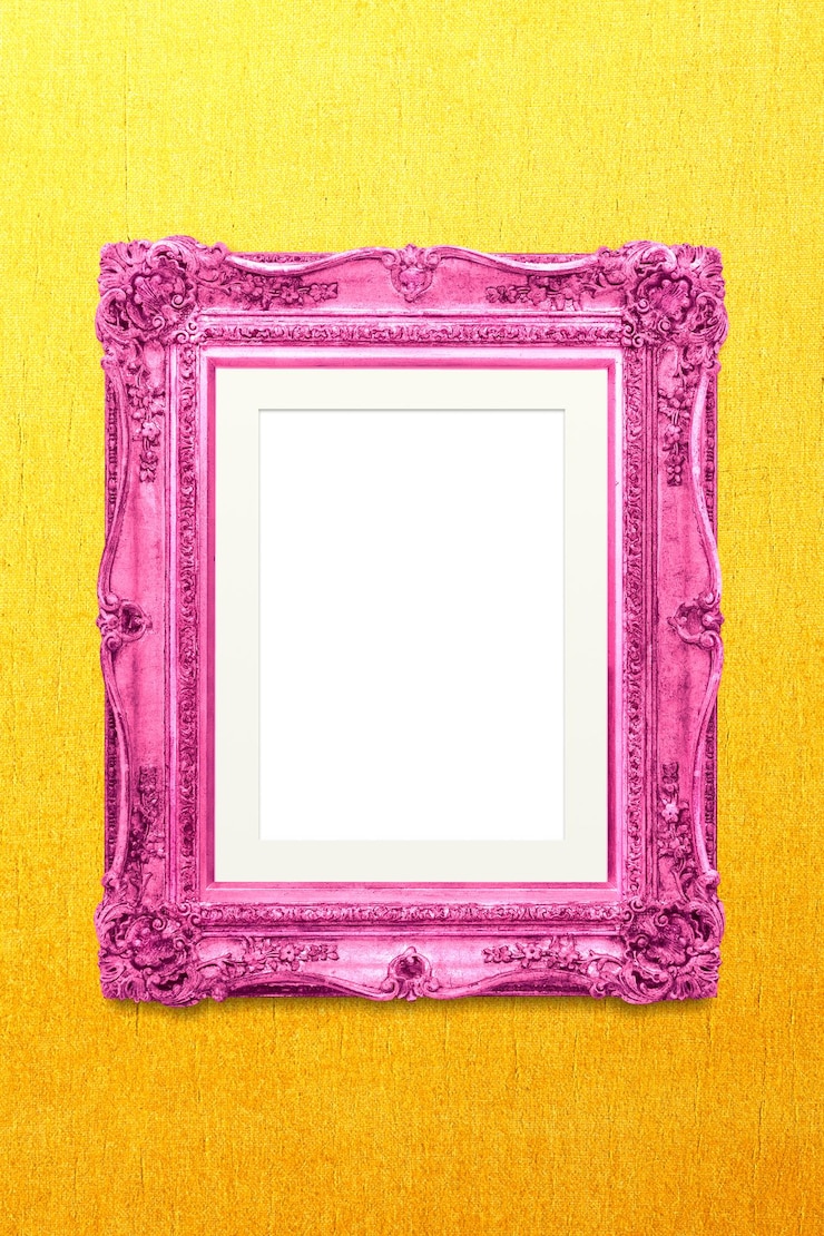 Photo modèle de cadre photo rose vintage sur un fond jaune
