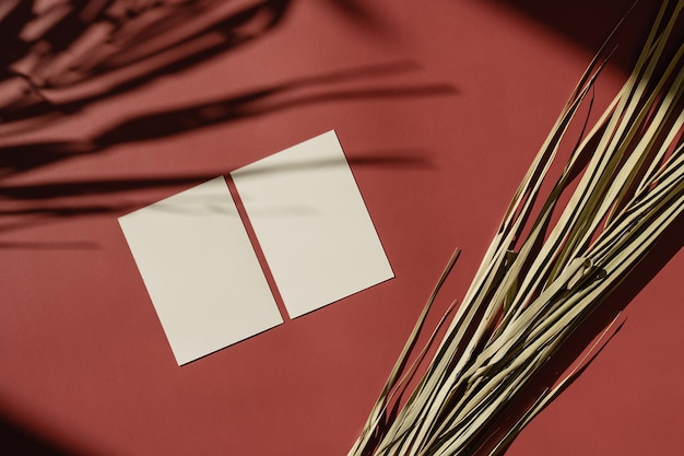 Modèle de carte d'invitation ou de marque bohème de luxe esthétique Feuille de carte d'invitation en papier vierge avec espace de copie maquette vide