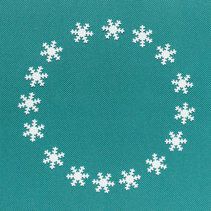 Photo modèle de cercle de noël hiver avec des flocons de neige