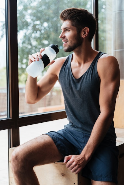 Modèle dans la salle de gym